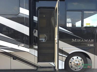 2019 Thor Motor Coach Miramar — photo 24 view