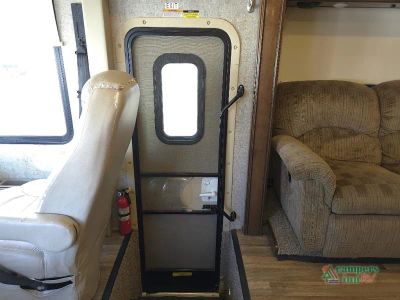 2019 Thor Motor Coach Miramar — photo 27 view