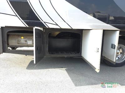 2019 Thor Motor Coach Miramar — photo 14 view