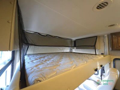 2019 Thor Motor Coach Miramar — photo 47 view