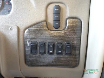 2019 Thor Motor Coach Miramar — photo 37 view