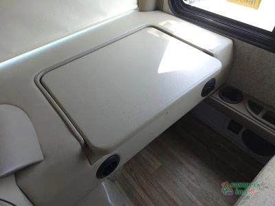 2019 Thor Motor Coach Miramar — photo 41 view