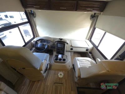 2019 Thor Motor Coach Miramar — photo 31 view