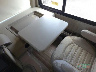 2019 Thor Motor Coach Miramar — photo 42 view