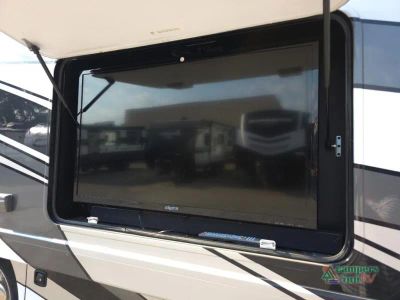 2019 Thor Motor Coach Miramar — photo 9 view