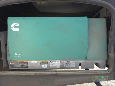 2019 Thor Motor Coach Miramar — photo 17 view