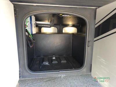 2019 Thor Motor Coach Miramar — photo 20 view