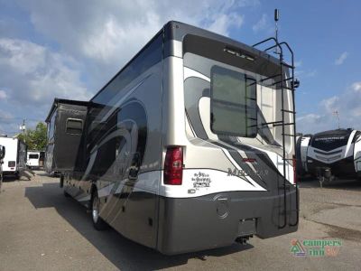 2019 Thor Motor Coach Miramar — detail view