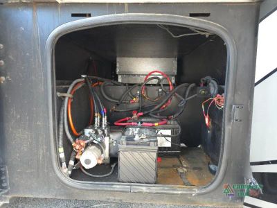 2019 Thor Motor Coach Miramar — photo 19 view