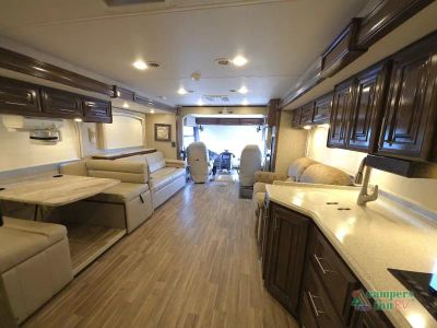 2019 Thor Motor Coach Miramar — photo 29 view