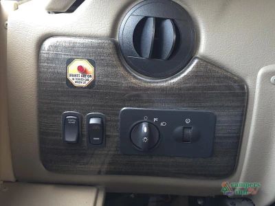 2019 Thor Motor Coach Miramar — photo 36 view
