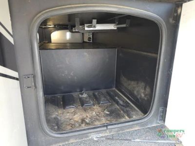 2019 Thor Motor Coach Miramar — photo 13 view