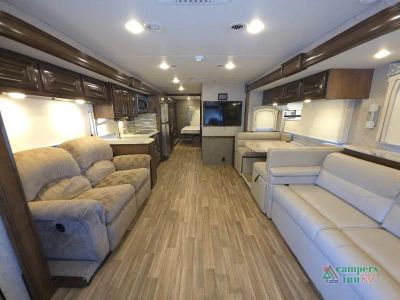 2019 Thor Motor Coach Miramar — photo 28 view