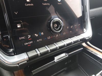 2025 GMC Yukon - Photo 18