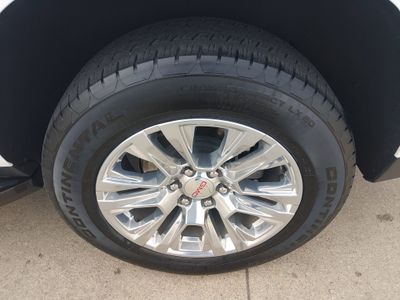 2025 GMC Yukon - Photo 10