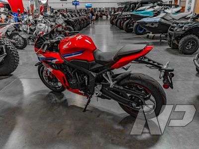 2026 Honda CBR650R E-Clutch - Photo 5