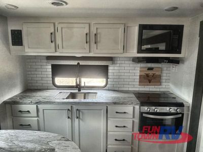 2025 Venture RV Stratus - Photo 12
