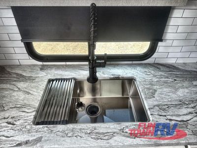 2025 Venture RV Stratus - Photo 16