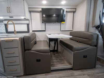2026 Thor Motor Coach Resonate - Photo 11