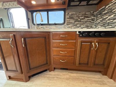 2018 Fleetwood RV Storm - Photo 32