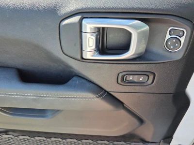 2023 Jeep Wrangler — photo 37 view