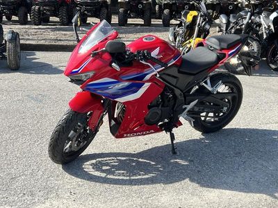 2025 Honda CBR500R - Photo 2
