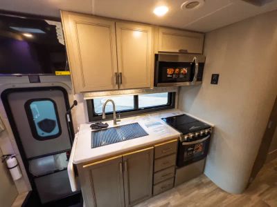 2026 Thor Motor Coach OMNI TRAIL — photo 10 view