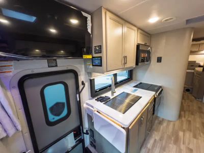 2026 Thor Motor Coach OMNI TRAIL — photo 9 view