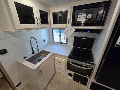 2025 Forest River Palomino - Photo 18