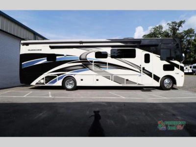2022 Four Winds RV Hurricane - Photo 9
