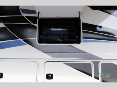 2022 Four Winds RV Hurricane - Photo 15