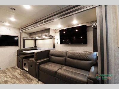 2022 Four Winds RV Hurricane - Photo 18