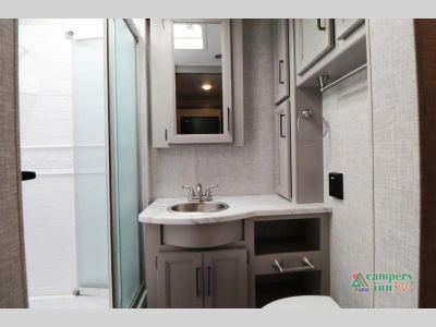 2022 Four Winds RV Hurricane - Photo 33