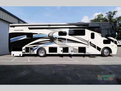 2022 Four Winds RV Hurricane - Photo 11