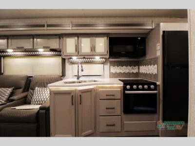 2022 Four Winds RV Hurricane - Photo 29