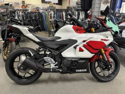 2026 Yamaha YZF-R3 — front three-quarter view