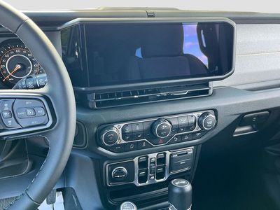2026 Jeep Wrangler - Photo 13