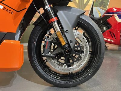 2026 KTM 990 RC R - Photo 10