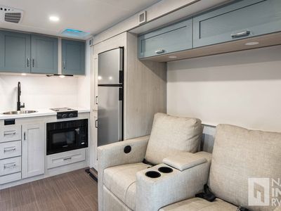 2027 Winnebago Sunflyer - Photo 8