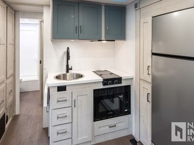 2027 Winnebago Sunflyer - Photo 9