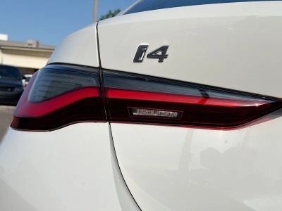 2026 BMW i4 — photo 10 view