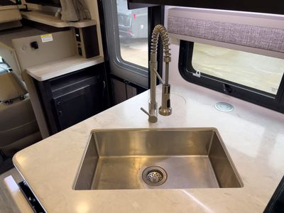 2024 Winnebago ISATA SERIES 5 - Photo 13