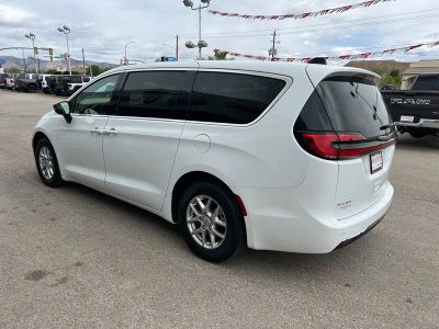 2024 Chrysler Pacifica — detail view