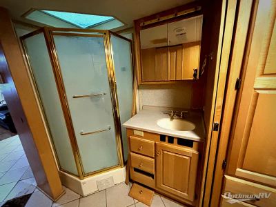 2003 Monaco RV Windsor — photo 15 view