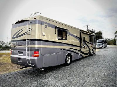2003 Monaco RV Windsor — side profile view
