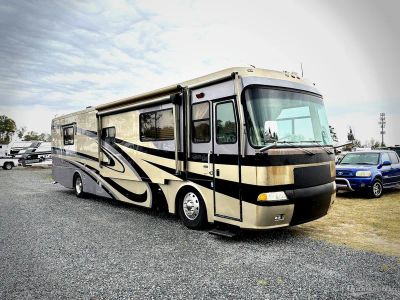 2003 Monaco RV Windsor — front three-quarter view