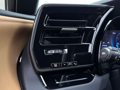 2025 Lexus RX - Photo 17
