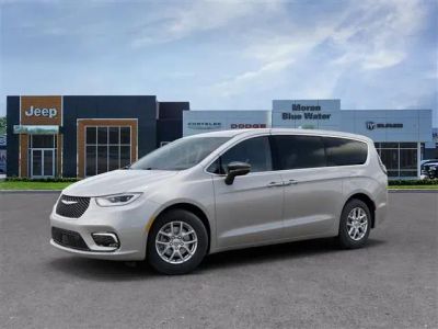 2026 Chrysler Pacifica — side profile view