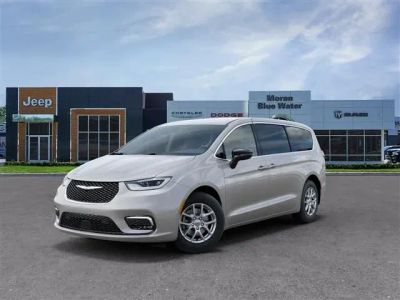 2026 Chrysler Pacifica PACIFICA SELECT in Silver Mist Clear-Coat Exterior Paint — front three-quarter view