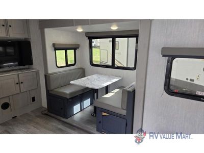 2025 Coachmen RV Apex Ultra-Lite - Photo 31